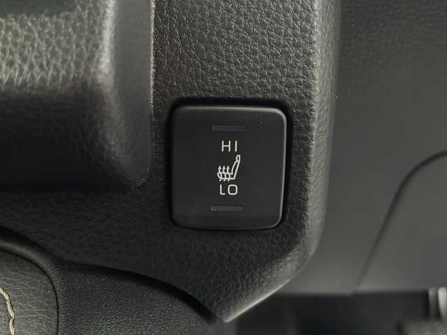 トヨタ カローラツーリング ハイブリッド ダブルバイビー 岩手県 2021(令3)年 6.2万km ホワイトパールクリスタルシャイン 純正ディスプレイオーディオ/ナビ/AM/FM/CD/DVD/Bluetooth/フルセグTV/バックカメラ/ビルトインETC2.0/ドライブレコーダー/レーダークルーズコントロール/衝突被害軽減ブレーキ/レーンキープアシスト/横滑り防止装置/シートヒーター/ステアリングヒーター/寒冷地仕様/電動パーキングブレーキ/オートブレーキホールド/ブラインドスポットモニター/オートライト/オートハイビーム/LEDヘッドライト/フォグランプ/スマートキー/プッシュスタート/電動格納ミラー/純正17インチAW/純正フロアマット/純正ドアバイザー/保証書/取扱説明書