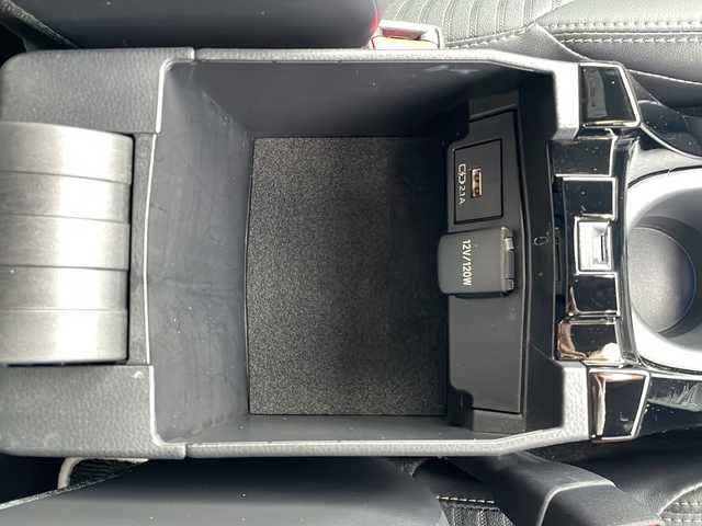 トヨタ カローラツーリング ハイブリッド ダブルバイビー 岩手県 2021(令3)年 6.2万km ホワイトパールクリスタルシャイン 純正ディスプレイオーディオ/ナビ/AM/FM/CD/DVD/Bluetooth/フルセグTV/バックカメラ/ビルトインETC2.0/ドライブレコーダー/レーダークルーズコントロール/衝突被害軽減ブレーキ/レーンキープアシスト/横滑り防止装置/シートヒーター/ステアリングヒーター/寒冷地仕様/電動パーキングブレーキ/オートブレーキホールド/ブラインドスポットモニター/オートライト/オートハイビーム/LEDヘッドライト/フォグランプ/スマートキー/プッシュスタート/電動格納ミラー/純正17インチAW/純正フロアマット/純正ドアバイザー/保証書/取扱説明書