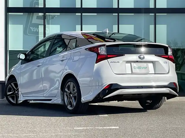 トヨタ プリウス Sツーリングセレクション 和歌山県 2021(令3)年 8.5万km プラチナホワイトパールマイカ モデリスタエアロ/純正ナビ/フルセグＴＶ/パノラミックビューモニター/プリクラッシュセーフティ/レーダークルーズコントロール/レーンディーパーチャーアラート/クリアランスソナー/純正フロアマット/純正アルミホイール/アイドリングストップ/シートヒーター/ＡＣ１００Ｖ充電/LEDヘッドライト/フォグランプ/オートライト/オートマチックハイビーム