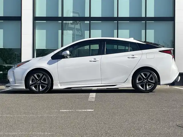 トヨタ プリウス Sツーリングセレクション 和歌山県 2021(令3)年 8.5万km プラチナホワイトパールマイカ モデリスタエアロ/純正ナビ/フルセグＴＶ/パノラミックビューモニター/プリクラッシュセーフティ/レーダークルーズコントロール/レーンディーパーチャーアラート/クリアランスソナー/純正フロアマット/純正アルミホイール/アイドリングストップ/シートヒーター/ＡＣ１００Ｖ充電/LEDヘッドライト/フォグランプ/オートライト/オートマチックハイビーム