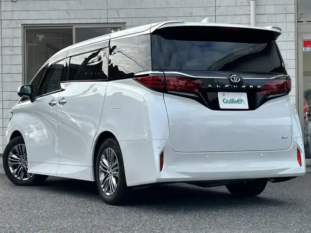 トヨタ アルファードハイブリット Z 福岡県 2024(令6)年 1.9万km プラチナホワイトパールマイカ ワンオーナー/左右独立ムーンルーフ（電動シェード付）/純正12.1インチフリップダウンモニター【V12T-R72C】/アドバンスドパーク/純正14インチコネクティッドナビ/　（Miracast/Bluetooth/フルセグTV/ナビ有）/フロント/サイド/バックカメラ/パノラミックビューモニター/トヨタセーフティーセンス/・・プリクラッシュセーフティ/・レーンディバーチャーアラート/・レーダークルーズコントロール/・レーンチェンジアシスト/・ロードサインアシスト/・プロアクティブドライビングアシスト/・フロント/リアトラフィックアラート/・ブラインドスポッドモニター/・安心降車アシスト/・後方車両接近告知/・パーキングサポートブレーキ/・クリアランスソナー/・リアカメラディテクション/オートマチックハイビーム/AC100V/純正18インチAW/両側パワースライドドア/パワーバックドア/黒色レザーシート/シートメモリ（D席）/パワーシート（D/N/）/シートヒーター/エアシート（D/N/2列目）/ステアリングヒーター/ビルトインETC2.0/デジタルインナーミラー/後席サンシェード/スペアキー×1/保証書