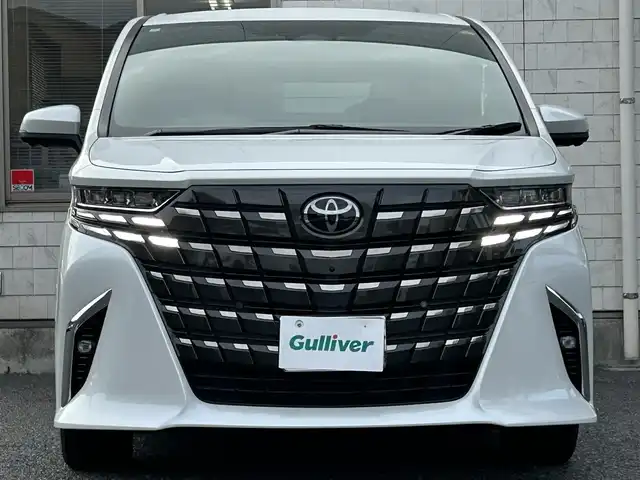 トヨタ アルファードハイブリット Z 福岡県 2024(令6)年 1.9万km プラチナホワイトパールマイカ ワンオーナー/左右独立ムーンルーフ（電動シェード付）/純正12.1インチフリップダウンモニター【V12T-R72C】/アドバンスドパーク/純正14インチコネクティッドナビ/　（Miracast/Bluetooth/フルセグTV/ナビ有）/フロント/サイド/バックカメラ/パノラミックビューモニター/トヨタセーフティーセンス/・・プリクラッシュセーフティ/・レーンディバーチャーアラート/・レーダークルーズコントロール/・レーンチェンジアシスト/・ロードサインアシスト/・プロアクティブドライビングアシスト/・フロント/リアトラフィックアラート/・ブラインドスポッドモニター/・安心降車アシスト/・後方車両接近告知/・パーキングサポートブレーキ/・クリアランスソナー/・リアカメラディテクション/オートマチックハイビーム/AC100V/純正18インチAW/両側パワースライドドア/パワーバックドア/黒色レザーシート/シートメモリ（D席）/パワーシート（D/N/）/シートヒーター/エアシート（D/N/2列目）/ステアリングヒーター/ビルトインETC2.0/デジタルインナーミラー/後席サンシェード/スペアキー×1/保証書
