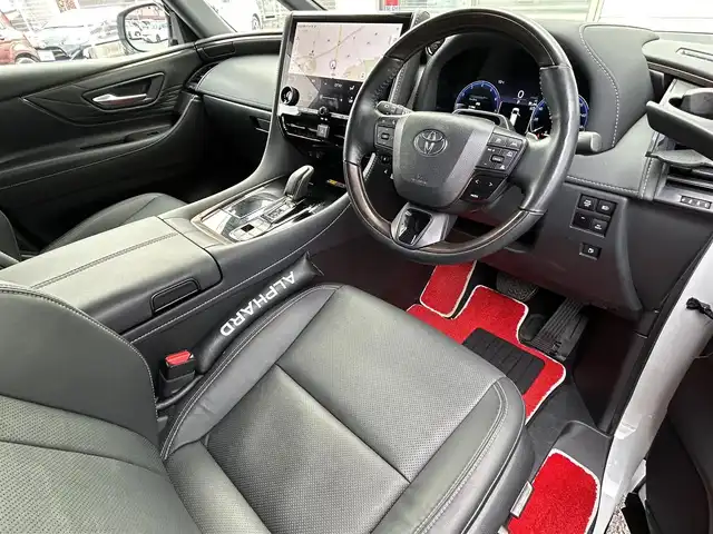 トヨタ アルファードハイブリット Z 福岡県 2024(令6)年 1.9万km プラチナホワイトパールマイカ ワンオーナー/左右独立ムーンルーフ（電動シェード付）/純正12.1インチフリップダウンモニター【V12T-R72C】/アドバンスドパーク/純正14インチコネクティッドナビ/　（Miracast/Bluetooth/フルセグTV/ナビ有）/フロント/サイド/バックカメラ/パノラミックビューモニター/トヨタセーフティーセンス/・・プリクラッシュセーフティ/・レーンディバーチャーアラート/・レーダークルーズコントロール/・レーンチェンジアシスト/・ロードサインアシスト/・プロアクティブドライビングアシスト/・フロント/リアトラフィックアラート/・ブラインドスポッドモニター/・安心降車アシスト/・後方車両接近告知/・パーキングサポートブレーキ/・クリアランスソナー/・リアカメラディテクション/オートマチックハイビーム/AC100V/純正18インチAW/両側パワースライドドア/パワーバックドア/黒色レザーシート/シートメモリ（D席）/パワーシート（D/N/）/シートヒーター/エアシート（D/N/2列目）/ステアリングヒーター/ビルトインETC2.0/デジタルインナーミラー/後席サンシェード/スペアキー×1/保証書