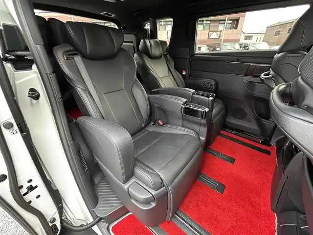 トヨタ アルファードハイブリット Z 福岡県 2024(令6)年 1.9万km プラチナホワイトパールマイカ ワンオーナー/左右独立ムーンルーフ（電動シェード付）/純正12.1インチフリップダウンモニター【V12T-R72C】/アドバンスドパーク/純正14インチコネクティッドナビ/　（Miracast/Bluetooth/フルセグTV/ナビ有）/フロント/サイド/バックカメラ/パノラミックビューモニター/トヨタセーフティーセンス/・・プリクラッシュセーフティ/・レーンディバーチャーアラート/・レーダークルーズコントロール/・レーンチェンジアシスト/・ロードサインアシスト/・プロアクティブドライビングアシスト/・フロント/リアトラフィックアラート/・ブラインドスポッドモニター/・安心降車アシスト/・後方車両接近告知/・パーキングサポートブレーキ/・クリアランスソナー/・リアカメラディテクション/オートマチックハイビーム/AC100V/純正18インチAW/両側パワースライドドア/パワーバックドア/黒色レザーシート/シートメモリ（D席）/パワーシート（D/N/）/シートヒーター/エアシート（D/N/2列目）/ステアリングヒーター/ビルトインETC2.0/デジタルインナーミラー/後席サンシェード/スペアキー×1/保証書