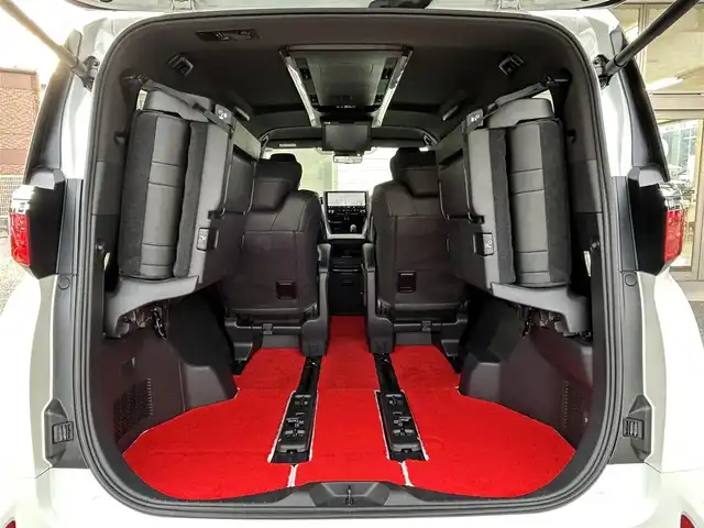 トヨタ アルファードハイブリット Z 福岡県 2024(令6)年 1.9万km プラチナホワイトパールマイカ ワンオーナー/左右独立ムーンルーフ（電動シェード付）/純正12.1インチフリップダウンモニター【V12T-R72C】/アドバンスドパーク/純正14インチコネクティッドナビ/　（Miracast/Bluetooth/フルセグTV/ナビ有）/フロント/サイド/バックカメラ/パノラミックビューモニター/トヨタセーフティーセンス/・・プリクラッシュセーフティ/・レーンディバーチャーアラート/・レーダークルーズコントロール/・レーンチェンジアシスト/・ロードサインアシスト/・プロアクティブドライビングアシスト/・フロント/リアトラフィックアラート/・ブラインドスポッドモニター/・安心降車アシスト/・後方車両接近告知/・パーキングサポートブレーキ/・クリアランスソナー/・リアカメラディテクション/オートマチックハイビーム/AC100V/純正18インチAW/両側パワースライドドア/パワーバックドア/黒色レザーシート/シートメモリ（D席）/パワーシート（D/N/）/シートヒーター/エアシート（D/N/2列目）/ステアリングヒーター/ビルトインETC2.0/デジタルインナーミラー/後席サンシェード/スペアキー×1/保証書