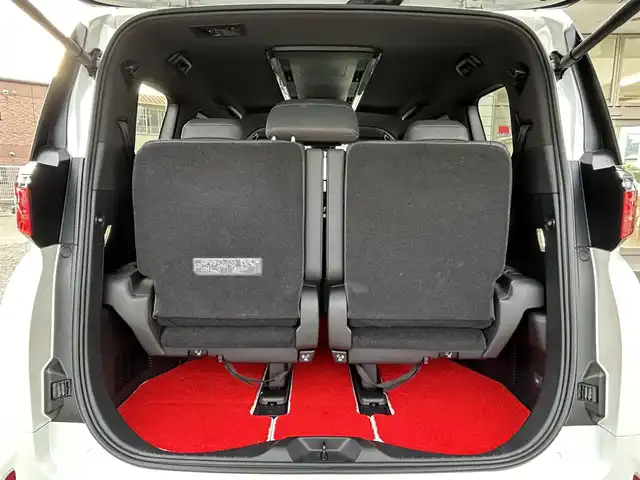 トヨタ アルファードハイブリット Z 福岡県 2024(令6)年 1.9万km プラチナホワイトパールマイカ ワンオーナー/左右独立ムーンルーフ（電動シェード付）/純正12.1インチフリップダウンモニター【V12T-R72C】/アドバンスドパーク/純正14インチコネクティッドナビ/　（Miracast/Bluetooth/フルセグTV/ナビ有）/フロント/サイド/バックカメラ/パノラミックビューモニター/トヨタセーフティーセンス/・・プリクラッシュセーフティ/・レーンディバーチャーアラート/・レーダークルーズコントロール/・レーンチェンジアシスト/・ロードサインアシスト/・プロアクティブドライビングアシスト/・フロント/リアトラフィックアラート/・ブラインドスポッドモニター/・安心降車アシスト/・後方車両接近告知/・パーキングサポートブレーキ/・クリアランスソナー/・リアカメラディテクション/オートマチックハイビーム/AC100V/純正18インチAW/両側パワースライドドア/パワーバックドア/黒色レザーシート/シートメモリ（D席）/パワーシート（D/N/）/シートヒーター/エアシート（D/N/2列目）/ステアリングヒーター/ビルトインETC2.0/デジタルインナーミラー/後席サンシェード/スペアキー×1/保証書