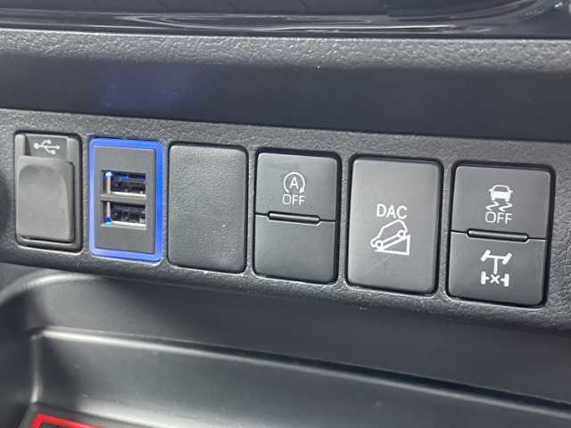 トヨタ ハイラックス Z GRスポーツ 千葉県 2022(令4)年 1.4万km スーパーホワイトⅡ AIS検査済み/【2506021541】/純正ナビ/パノラミックビューモニター/レーダークルーズ/ステアリングリモコン/パドルシフト/ETC/前後ドラレコ/トノカバー/クリアランスソナー/運転席パワーシート/LEDルームランプ/ベッドライナー/レーンディパーチャーアラート/アイドリングストップ/センターデフロック/リアフォグ/ハーフレザーシート/スマートキー/フロントフォグランプ/17AW WEDS　マッドヴァンスSD(社外）/TOYOオープンカントリーR/T（社外）/タナベ リフトアップキット（社外）/JAOSインナーフェンダー（社外）/GIギア ブルバー（社外）/社外パーツ取付有