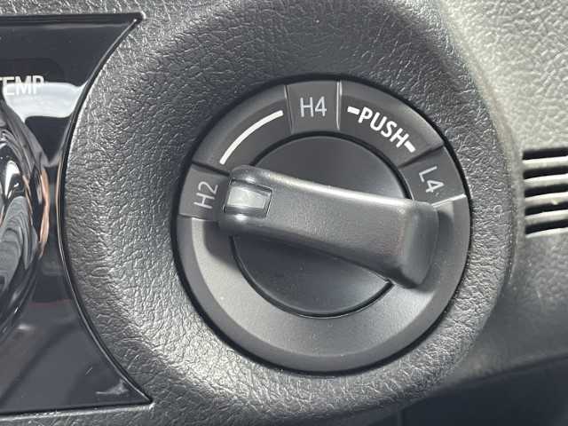 トヨタ ハイラックス Z GRスポーツ 千葉県 2022(令4)年 1.4万km スーパーホワイトⅡ AIS検査済み/【2506021541】/純正ナビ/パノラミックビューモニター/レーダークルーズ/ステアリングリモコン/パドルシフト/ETC/前後ドラレコ/トノカバー/クリアランスソナー/運転席パワーシート/LEDルームランプ/ベッドライナー/レーンディパーチャーアラート/アイドリングストップ/センターデフロック/リアフォグ/ハーフレザーシート/スマートキー/フロントフォグランプ/17AW WEDS　マッドヴァンスSD(社外）/TOYOオープンカントリーR/T（社外）/タナベ リフトアップキット（社外）/JAOSインナーフェンダー（社外）/GIギア ブルバー（社外）/社外パーツ取付有