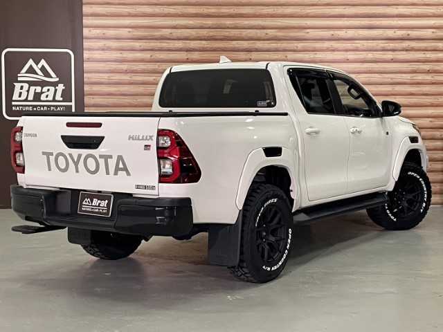 トヨタ ハイラックス Z GRスポーツ 千葉県 2022(令4)年 1.4万km スーパーホワイトⅡ AIS検査済み/【2506021541】/純正ナビ/パノラミックビューモニター/レーダークルーズ/ステアリングリモコン/パドルシフト/ETC/前後ドラレコ/トノカバー/クリアランスソナー/運転席パワーシート/LEDルームランプ/ベッドライナー/レーンディパーチャーアラート/アイドリングストップ/センターデフロック/リアフォグ/ハーフレザーシート/スマートキー/フロントフォグランプ/17AW WEDS　マッドヴァンスSD(社外）/TOYOオープンカントリーR/T（社外）/タナベ リフトアップキット（社外）/JAOSインナーフェンダー（社外）/GIギア ブルバー（社外）/社外パーツ取付有