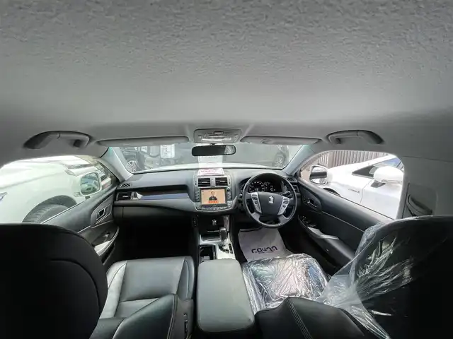 トヨタ クラウン アスリート アニバーサリーエディション 兵庫県 2012(平24)年 9.3万km ホワイトパールクリスタルシャイン (株)IDOMが運営する【じしゃロン西宮店】の自社ローン専用車両になります。こちらは現金またはオートローンご利用時の価格です。自社ローンご希望の方は別途その旨お申付け下さい/＊ETC/＊バックカメラ/＊パワステ/＊パワーウィンドウ/＊クルーズコントロールあり/＊フルセグ/＊ドラレコ付き/＊パワーシート/＊シートヒーター/＊エアシート/＊横滑り防止装置