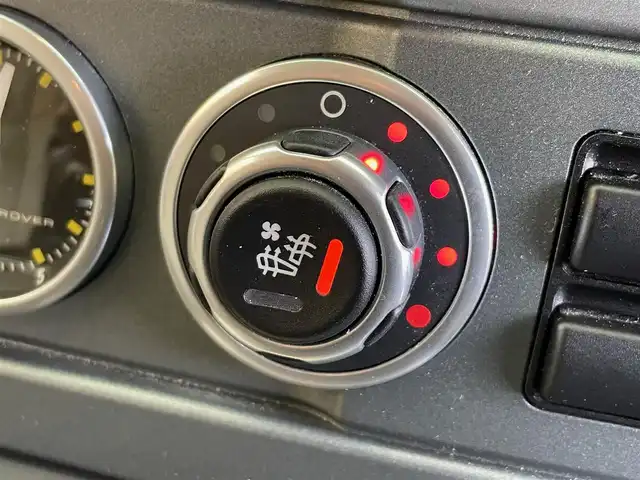 ランドローバー レンジローバー ヴォーグ 4．2V8 Sチャージド 岩手県 2008(平20)年 3.4万km 黒 ４WD/スーパーチャージャー/サンルーフ/ハーマンカードンロジック７サラウンドサウンドシステム/車高調整機能付きエアサスペンション/ヒルディセントコントロール/電動サイドステップ/本革シート/パワーシート/シートヒーター/シートベンチレーション/ステアリングヒーター/クルーズコントロール/コーナーセンサー/純正DVDナビ/バックカメラ/ETC/HIDヘッドライト