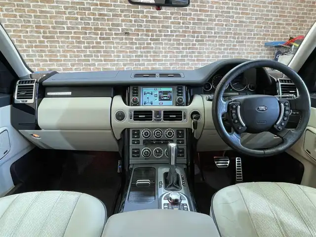 ランドローバー レンジローバー ヴォーグ 4．2V8 Sチャージド 岩手県 2008(平20)年 3.4万km 黒 ４WD/スーパーチャージャー/サンルーフ/ハーマンカードンロジック７サラウンドサウンドシステム/車高調整機能付きエアサスペンション/ヒルディセントコントロール/電動サイドステップ/本革シート/パワーシート/シートヒーター/シートベンチレーション/ステアリングヒーター/クルーズコントロール/コーナーセンサー/純正DVDナビ/バックカメラ/ETC/HIDヘッドライト