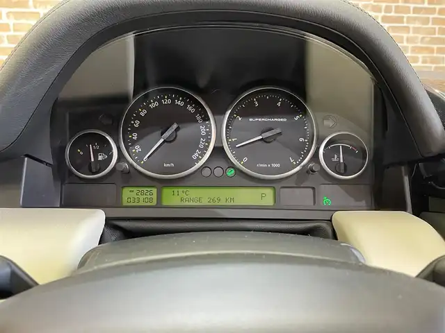 ランドローバー レンジローバー ヴォーグ 4．2V8 Sチャージド 岩手県 2008(平20)年 3.4万km 黒 ４WD/スーパーチャージャー/サンルーフ/ハーマンカードンロジック７サラウンドサウンドシステム/車高調整機能付きエアサスペンション/ヒルディセントコントロール/電動サイドステップ/本革シート/パワーシート/シートヒーター/シートベンチレーション/ステアリングヒーター/クルーズコントロール/コーナーセンサー/純正DVDナビ/バックカメラ/ETC/HIDヘッドライト