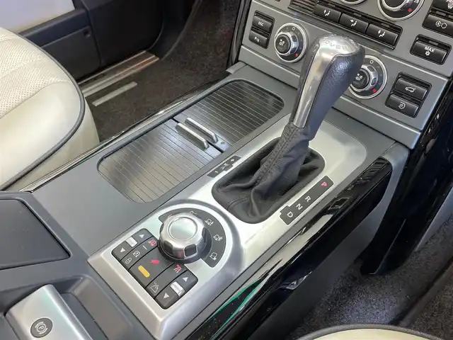 ランドローバー レンジローバー ヴォーグ 4．2V8 Sチャージド 岩手県 2008(平20)年 3.4万km 黒 ４WD/スーパーチャージャー/サンルーフ/ハーマンカードンロジック７サラウンドサウンドシステム/車高調整機能付きエアサスペンション/ヒルディセントコントロール/電動サイドステップ/本革シート/パワーシート/シートヒーター/シートベンチレーション/ステアリングヒーター/クルーズコントロール/コーナーセンサー/純正DVDナビ/バックカメラ/ETC/HIDヘッドライト