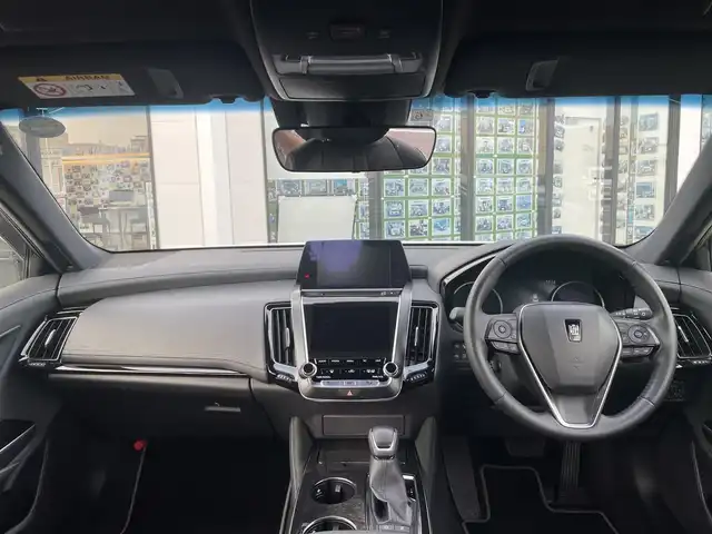 トヨタ クラウン ハイブリッド S エレガンススタイル 長崎県 2020(令2)年 7.2万km ホワイトパールクリスタルシャイン 純正ナビ(CD/DVD/Blu-ray)/フルセグTV/パノラミックビューモニター/ビルトインETC/レーダークルーズコントロール/クリアランスソナー/セーフティセンス/・レーントレーシングアシスト/・プリクラッシュセーフティ/・オートマチックハイビーム/・ロードサインアシスト/・先行車発進告知機能/ブラインドスポットモニター/パーキングサポートブレーキ/インテリジェントパーキングアシスト2/LEDヘッドランプ/本革巻きステアリング/ステアリングヒーター/パドルシフト/合皮/ヌバック調コンビシート/前席パワーシート/シートヒーター/純正18インチアルミホイール/スマートエントリー/スタートシステム/禁煙車