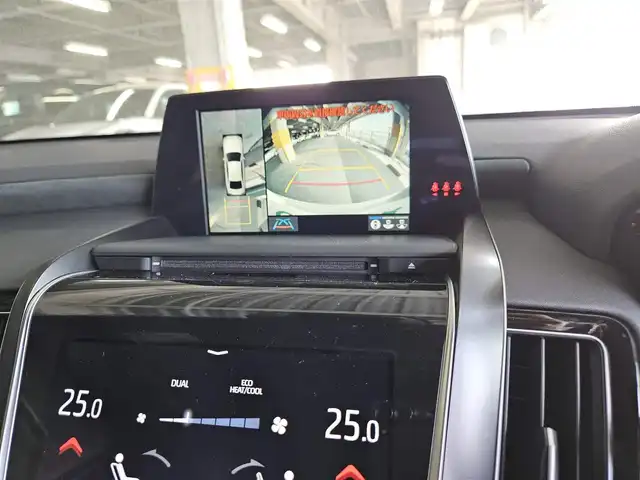 トヨタ クラウン ハイブリッド S エレガンススタイル 長崎県 2020(令2)年 7.2万km ホワイトパールクリスタルシャイン 純正ナビ(CD/DVD/Blu-ray)/フルセグTV/パノラミックビューモニター/ビルトインETC/レーダークルーズコントロール/クリアランスソナー/セーフティセンス/・レーントレーシングアシスト/・プリクラッシュセーフティ/・オートマチックハイビーム/・ロードサインアシスト/・先行車発進告知機能/ブラインドスポットモニター/パーキングサポートブレーキ/インテリジェントパーキングアシスト2/LEDヘッドランプ/本革巻きステアリング/ステアリングヒーター/パドルシフト/合皮/ヌバック調コンビシート/前席パワーシート/シートヒーター/純正18インチアルミホイール/スマートエントリー/スタートシステム/禁煙車