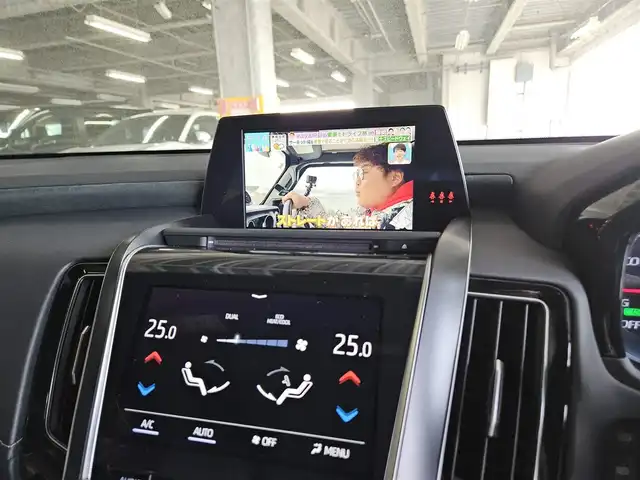 トヨタ クラウン ハイブリッド S エレガンススタイル 長崎県 2020(令2)年 7.2万km ホワイトパールクリスタルシャイン 純正ナビ(CD/DVD/Blu-ray)/フルセグTV/パノラミックビューモニター/ビルトインETC/レーダークルーズコントロール/クリアランスソナー/セーフティセンス/・レーントレーシングアシスト/・プリクラッシュセーフティ/・オートマチックハイビーム/・ロードサインアシスト/・先行車発進告知機能/ブラインドスポットモニター/パーキングサポートブレーキ/インテリジェントパーキングアシスト2/LEDヘッドランプ/本革巻きステアリング/ステアリングヒーター/パドルシフト/合皮/ヌバック調コンビシート/前席パワーシート/シートヒーター/純正18インチアルミホイール/スマートエントリー/スタートシステム/禁煙車