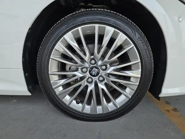 トヨタ クラウン ハイブリッド S エレガンススタイル 長崎県 2020(令2)年 7.2万km ホワイトパールクリスタルシャイン 純正ナビ(CD/DVD/Blu-ray)/フルセグTV/パノラミックビューモニター/ビルトインETC/レーダークルーズコントロール/クリアランスソナー/セーフティセンス/・レーントレーシングアシスト/・プリクラッシュセーフティ/・オートマチックハイビーム/・ロードサインアシスト/・先行車発進告知機能/ブラインドスポットモニター/パーキングサポートブレーキ/インテリジェントパーキングアシスト2/LEDヘッドランプ/本革巻きステアリング/ステアリングヒーター/パドルシフト/合皮/ヌバック調コンビシート/前席パワーシート/シートヒーター/純正18インチアルミホイール/スマートエントリー/スタートシステム/禁煙車