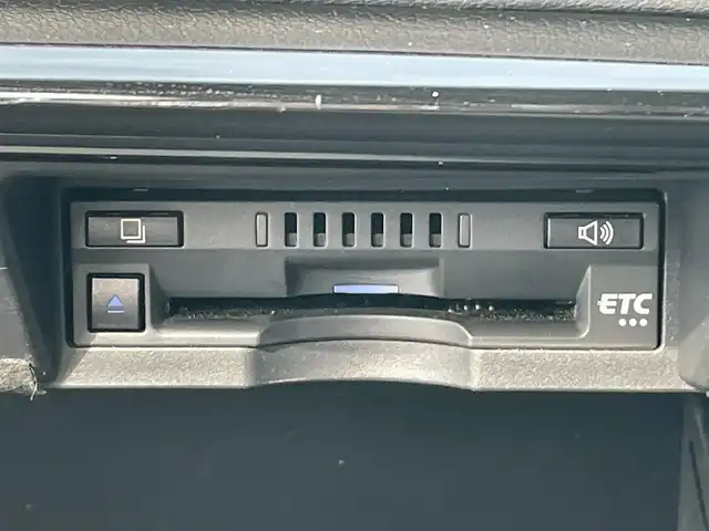 トヨタ クラウン ハイブリッド S エレガンススタイル 長崎県 2020(令2)年 7.2万km ホワイトパールクリスタルシャイン 純正ナビ(CD/DVD/Blu-ray)/フルセグTV/パノラミックビューモニター/ビルトインETC/レーダークルーズコントロール/クリアランスソナー/セーフティセンス/・レーントレーシングアシスト/・プリクラッシュセーフティ/・オートマチックハイビーム/・ロードサインアシスト/・先行車発進告知機能/ブラインドスポットモニター/パーキングサポートブレーキ/インテリジェントパーキングアシスト2/LEDヘッドランプ/本革巻きステアリング/ステアリングヒーター/パドルシフト/合皮/ヌバック調コンビシート/前席パワーシート/シートヒーター/純正18インチアルミホイール/スマートエントリー/スタートシステム/禁煙車