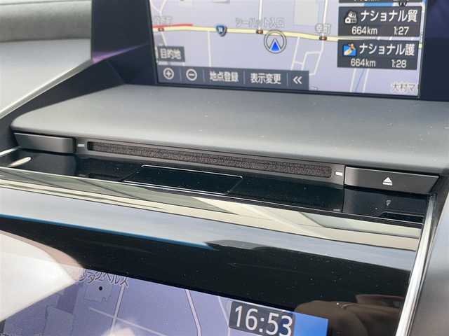 トヨタ クラウン ハイブリッド S エレガンススタイル 長崎県 2020(令2)年 7.2万km ホワイトパールクリスタルシャイン 純正ナビ(CD/DVD/Blu-ray)/フルセグTV/パノラミックビューモニター/ビルトインETC/レーダークルーズコントロール/クリアランスソナー/セーフティセンス/・レーントレーシングアシスト/・プリクラッシュセーフティ/・オートマチックハイビーム/・ロードサインアシスト/・先行車発進告知機能/ブラインドスポットモニター/パーキングサポートブレーキ/インテリジェントパーキングアシスト2/LEDヘッドランプ/本革巻きステアリング/ステアリングヒーター/パドルシフト/合皮/ヌバック調コンビシート/前席パワーシート/シートヒーター/純正18インチアルミホイール/スマートエントリー/スタートシステム/禁煙車
