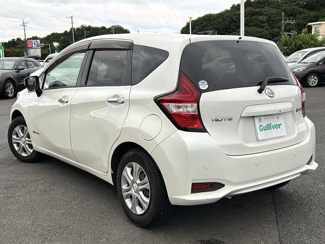 日産 ノート e－パワー X 茨城県 2017(平29)年 4.9万km ブリリアントホワイトパール 衝突軽減ブレーキ/純正SDナビ/　　CD/DVD/BT/フルセグ/バックカメラ/全方位カメラ/LEDオートライト/純正ホイールキャップ/ステアリングスイッチ/アイドリングストップ/純正フロアマット/スマートキー/ETC