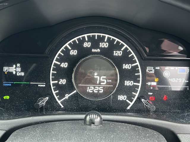 日産 ノート e－パワー X 茨城県 2017(平29)年 4.9万km ブリリアントホワイトパール 衝突軽減ブレーキ/純正SDナビ/　　CD/DVD/BT/フルセグ/バックカメラ/全方位カメラ/LEDオートライト/純正ホイールキャップ/ステアリングスイッチ/アイドリングストップ/純正フロアマット/スマートキー/ETC