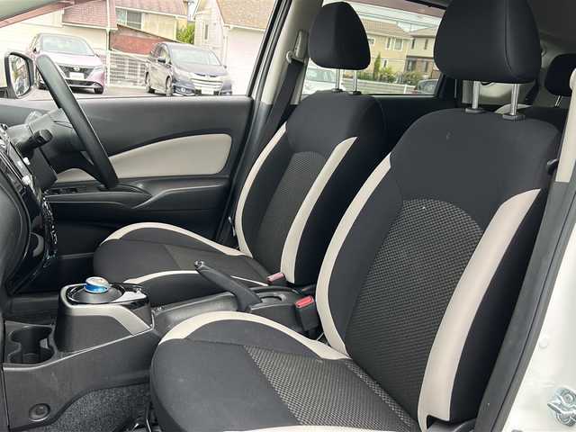 日産 ノート e－パワー X 茨城県 2017(平29)年 4.9万km ブリリアントホワイトパール 衝突軽減ブレーキ/純正SDナビ/　　CD/DVD/BT/フルセグ/バックカメラ/全方位カメラ/LEDオートライト/純正ホイールキャップ/ステアリングスイッチ/アイドリングストップ/純正フロアマット/スマートキー/ETC