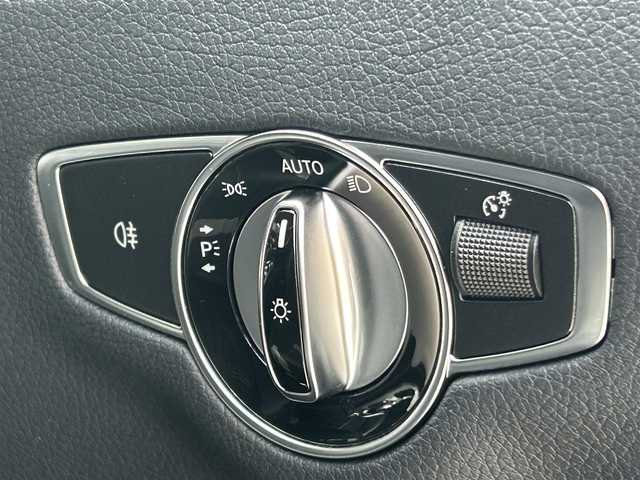 メルセデス・ベンツ ＣＬＳ２２０ｄ スポーツ エクスクルーシブPKG 福岡県 2018(平30)年 1.8万km ダイヤモンドホワイト サンルーフ/レーダーセーフティパッケージ/アクティブセーフティブレーキ/ブラインドスポットモニター/レーンキープアシスト/ヘッドアップディスプレイ/純正ナビ/全方位カメラ/Applecarplay/androidauto/フルセグTV/Bluetooth/ブルメスター/黒革シート/前席エアシート/前席シートヒーター/LEDヘッドライト/パワーバックドア/前後ドライブレコーダー/純正19インチアルミホイール/ETC