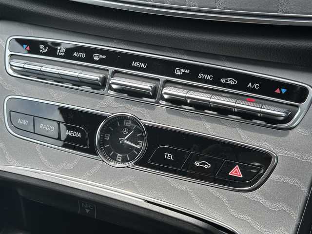 メルセデス・ベンツ ＣＬＳ２２０ｄ スポーツ エクスクルーシブPKG 福岡県 2018(平30)年 1.8万km ダイヤモンドホワイト サンルーフ/レーダーセーフティパッケージ/アクティブセーフティブレーキ/ブラインドスポットモニター/レーンキープアシスト/ヘッドアップディスプレイ/純正ナビ/全方位カメラ/Applecarplay/androidauto/フルセグTV/Bluetooth/ブルメスター/黒革シート/前席エアシート/前席シートヒーター/LEDヘッドライト/パワーバックドア/前後ドライブレコーダー/純正19インチアルミホイール/ETC