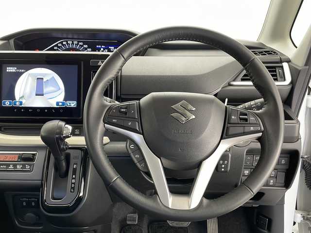スズキ ソリオ HV MZ 長野県 2023(令5)年 2.4万km ピュアホワイトP 4WD/純正ナビ　/（フルセグ/Bluetooth/CD/DVD/アップルカープレイ/アンドロイドオート）/全方位モニター/両側電動スライドドア/ETC/デュアルブレーキサポート/レーンキープアシスト/レーダークルーズコントロール/コーナーセンサー/LEDヘッドライト/LEDフォグランプ/ヘッドアップディスプレイオーディオ/後席サーキュレーター/スマートキー/スペアキー