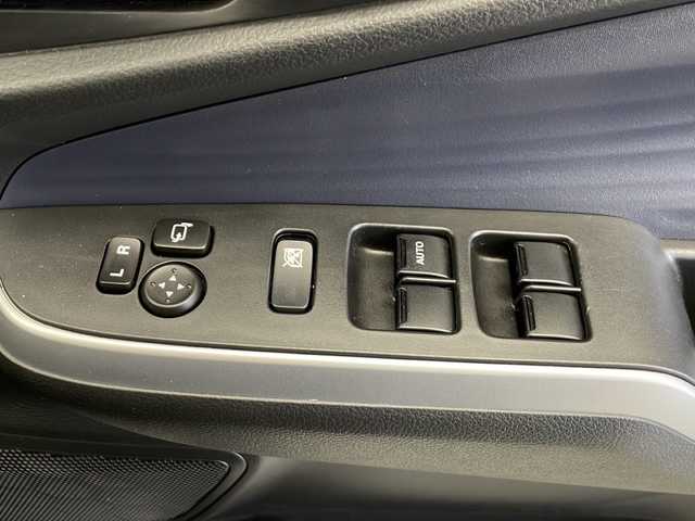 スズキ ソリオ HV MZ 長野県 2023(令5)年 2.4万km ピュアホワイトP 4WD/純正ナビ　/（フルセグ/Bluetooth/CD/DVD/アップルカープレイ/アンドロイドオート）/全方位モニター/両側電動スライドドア/ETC/デュアルブレーキサポート/レーンキープアシスト/レーダークルーズコントロール/コーナーセンサー/LEDヘッドライト/LEDフォグランプ/ヘッドアップディスプレイオーディオ/後席サーキュレーター/スマートキー/スペアキー