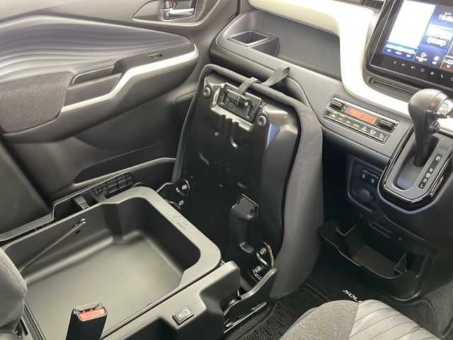 スズキ ソリオ HV MZ 長野県 2023(令5)年 2.4万km ピュアホワイトP 4WD/純正ナビ　/（フルセグ/Bluetooth/CD/DVD/アップルカープレイ/アンドロイドオート）/全方位モニター/両側電動スライドドア/ETC/デュアルブレーキサポート/レーンキープアシスト/レーダークルーズコントロール/コーナーセンサー/LEDヘッドライト/LEDフォグランプ/ヘッドアップディスプレイオーディオ/後席サーキュレーター/スマートキー/スペアキー