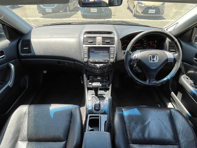 ホンダ アコード 20EL 岩手県 2005(平17)年 18万km ナイトホークブラックパール ４ＷＤ　バックカメラ　１５インチＡＷ　Ｍｏｄｕｌｏエアロ　ＨＩＤヘッドライト　パワーシート　シートヒーター　サンルーフ　ＣＤ／ＤＶＤ　ＥＴＣ　スマートキー　社外アルミ付き冬タイヤ積込