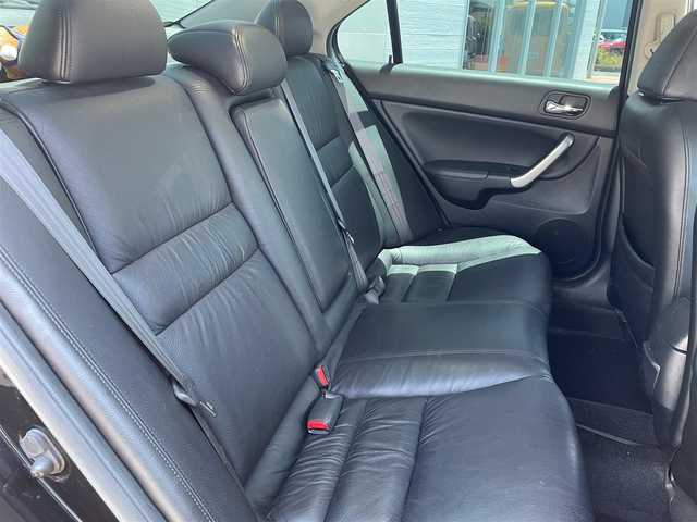 ホンダ アコード 20EL 岩手県 2005(平17)年 18万km ナイトホークブラックパール ４ＷＤ　バックカメラ　１５インチＡＷ　Ｍｏｄｕｌｏエアロ　ＨＩＤヘッドライト　パワーシート　シートヒーター　サンルーフ　ＣＤ／ＤＶＤ　ＥＴＣ　スマートキー　社外アルミ付き冬タイヤ積込