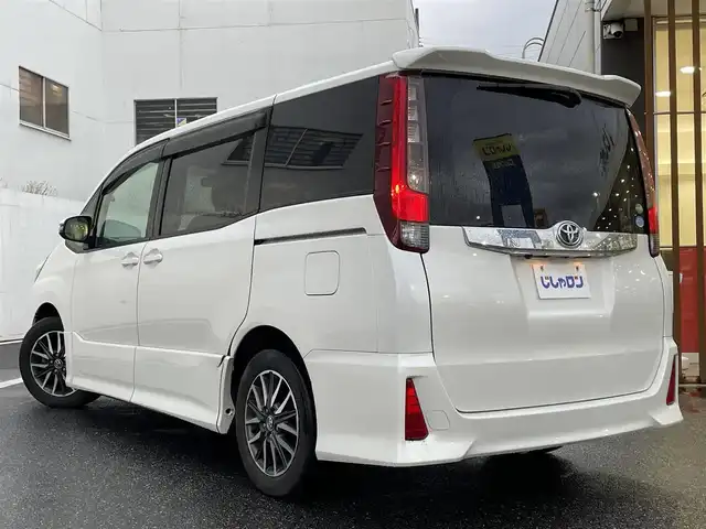 トヨタ ノア Si 千葉県 2014(平26)年 13.3万km ホワイトパールクリスタルシャイン (株)IDOMが運営する【じしゃロン八千代店】の自社ローン専用車両になります。/こちらは現金またはオートローンご利用時の価格です。自社ローンご希望の方は別途その旨お申付け下さい/10インチナビ/両側電動スライドドア/シートカバー/フルセグTVナビ/Bluetoothオーディオ対応