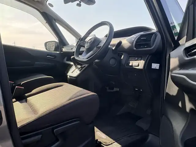 日産 セレナ ハイウェイスター V 徳島県 2021(令3)年 1.6万km ダークメタルグレー 純正9型メモリナビ/(AM.FM.CD.DVD.BT.フルセグ)/アイドリングストップ/クルーズコントロール/プッシュスタート/両側パワースライドドア/ETC/レーンキープアシスト/コーナーセンサー/前後ドライブレコーダー/アラウンドビューモニター/シートヒーター/ハンドルヒーター