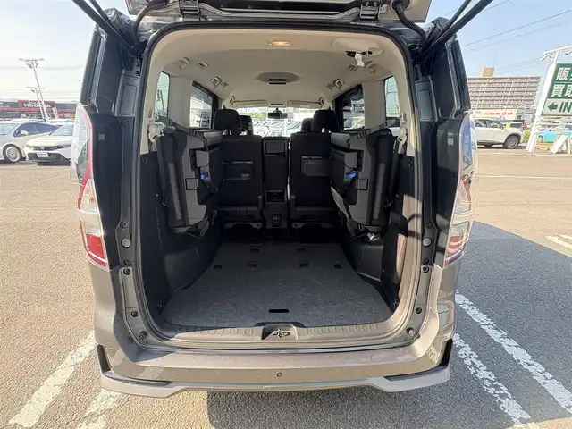 日産 セレナ ハイウェイスター V 徳島県 2021(令3)年 1.6万km ダークメタルグレー 純正9型メモリナビ/(AM.FM.CD.DVD.BT.フルセグ)/アイドリングストップ/クルーズコントロール/プッシュスタート/両側パワースライドドア/ETC/レーンキープアシスト/コーナーセンサー/前後ドライブレコーダー/アラウンドビューモニター/シートヒーター/ハンドルヒーター