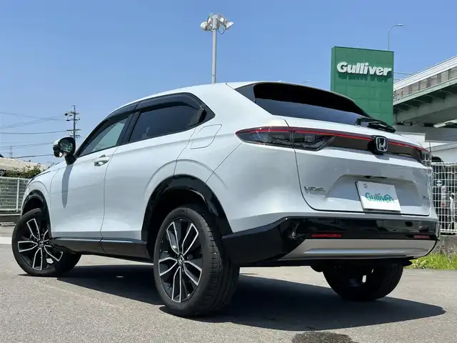 ホンダ ヴェゼル ハイブリッド e:HEV Z 愛知県 2022(令4)年 8万km プレミアムサンライトホワイトパール ホンダコネクトナビ/（BT/FM/AM/USB)/フルセグTV/ホンダセンシング/ブラインドスポットインフォメーション/全方位カメラ/ドライブレコーダー/ETC2.0/ワイヤレス充電器/親水/ヒーテッドドアミラー/熱線入りフロントウィンドウ/運転席＆助手席シートヒーター/ハンズフリーアクセスパワーテールゲート/１８インチ純正AW/LEDヘッドライト/革巻きステアリング/ステアリングスィッチ/スマートキー/フロアマット