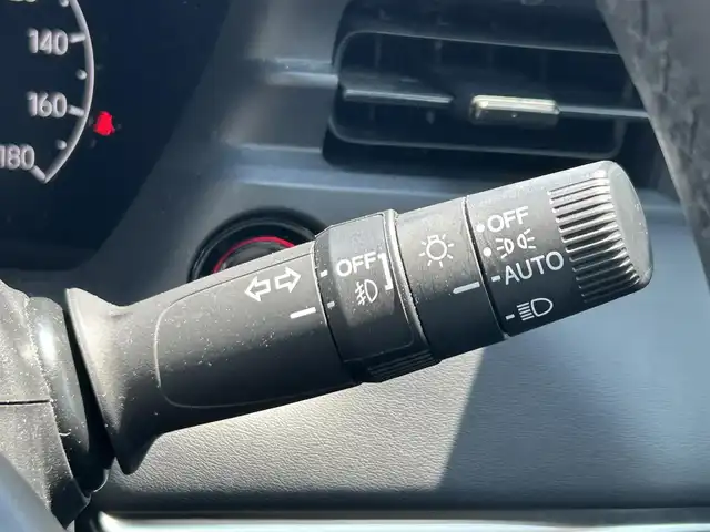 ホンダ ヴェゼル ハイブリッド e:HEV Z 愛知県 2022(令4)年 8万km プレミアムサンライトホワイトパール ホンダコネクトナビ/（BT/FM/AM/USB)/フルセグTV/ホンダセンシング/ブラインドスポットインフォメーション/全方位カメラ/ドライブレコーダー/ETC2.0/ワイヤレス充電器/親水/ヒーテッドドアミラー/熱線入りフロントウィンドウ/運転席＆助手席シートヒーター/ハンズフリーアクセスパワーテールゲート/１８インチ純正AW/LEDヘッドライト/革巻きステアリング/ステアリングスィッチ/スマートキー/フロアマット
