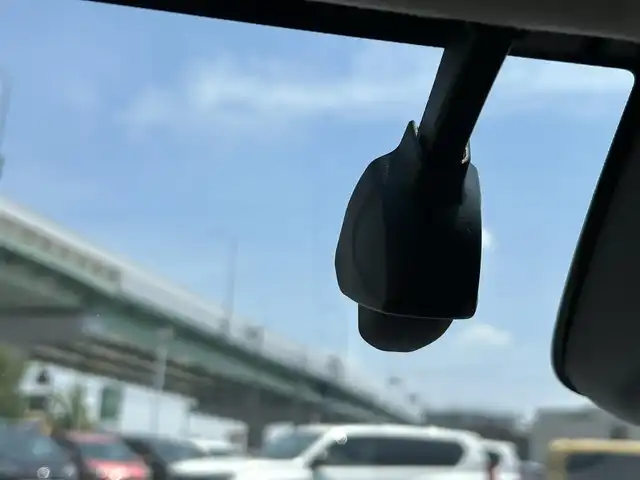 ホンダ ヴェゼル ハイブリッド e:HEV Z 愛知県 2022(令4)年 8万km プレミアムサンライトホワイトパール ホンダコネクトナビ/（BT/FM/AM/USB)/フルセグTV/ホンダセンシング/ブラインドスポットインフォメーション/全方位カメラ/ドライブレコーダー/ETC2.0/ワイヤレス充電器/親水/ヒーテッドドアミラー/熱線入りフロントウィンドウ/運転席＆助手席シートヒーター/ハンズフリーアクセスパワーテールゲート/１８インチ純正AW/LEDヘッドライト/革巻きステアリング/ステアリングスィッチ/スマートキー/フロアマット