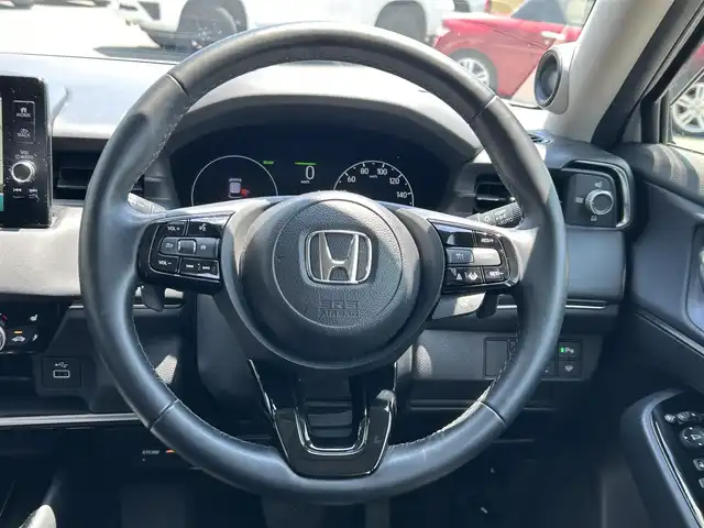 ホンダ ヴェゼル ハイブリッド e:HEV Z 愛知県 2022(令4)年 8万km プレミアムサンライトホワイトパール ホンダコネクトナビ/（BT/FM/AM/USB)/フルセグTV/ホンダセンシング/ブラインドスポットインフォメーション/全方位カメラ/ドライブレコーダー/ETC2.0/ワイヤレス充電器/親水/ヒーテッドドアミラー/熱線入りフロントウィンドウ/運転席＆助手席シートヒーター/ハンズフリーアクセスパワーテールゲート/１８インチ純正AW/LEDヘッドライト/革巻きステアリング/ステアリングスィッチ/スマートキー/フロアマット