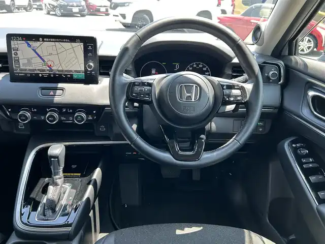 ホンダ ヴェゼル ハイブリッド e:HEV Z 愛知県 2022(令4)年 8万km プレミアムサンライトホワイトパール ホンダコネクトナビ/（BT/FM/AM/USB)/フルセグTV/ホンダセンシング/ブラインドスポットインフォメーション/全方位カメラ/ドライブレコーダー/ETC2.0/ワイヤレス充電器/親水/ヒーテッドドアミラー/熱線入りフロントウィンドウ/運転席＆助手席シートヒーター/ハンズフリーアクセスパワーテールゲート/１８インチ純正AW/LEDヘッドライト/革巻きステアリング/ステアリングスィッチ/スマートキー/フロアマット