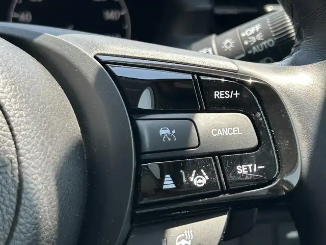 ホンダ ヴェゼル ハイブリッド e:HEV Z 愛知県 2022(令4)年 8万km プレミアムサンライトホワイトパール ホンダコネクトナビ/（BT/FM/AM/USB)/フルセグTV/ホンダセンシング/ブラインドスポットインフォメーション/全方位カメラ/ドライブレコーダー/ETC2.0/ワイヤレス充電器/親水/ヒーテッドドアミラー/熱線入りフロントウィンドウ/運転席＆助手席シートヒーター/ハンズフリーアクセスパワーテールゲート/１８インチ純正AW/LEDヘッドライト/革巻きステアリング/ステアリングスィッチ/スマートキー/フロアマット