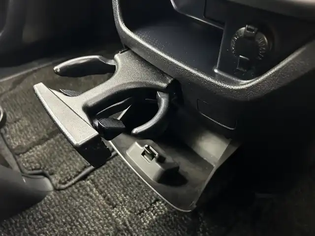 トヨタ ヴォクシー ZS 煌Ⅱ 愛知県 2011(平23)年 5.7万km ブラック 純正ディーラーオプション7インチHDDナビ/フルセグTV/バックカメラ/純正9インチ後席フリップダウンモニター/ビルトインETC/ステアリングスイッチ/オートエアコン/両側パワースライドドア/キャプテンシート/純正16インチアルミホイール/LEDヘッドライト/フロントフォグランプ/電動格納ウィンカーミラー/ドアバイザー/スマートキー