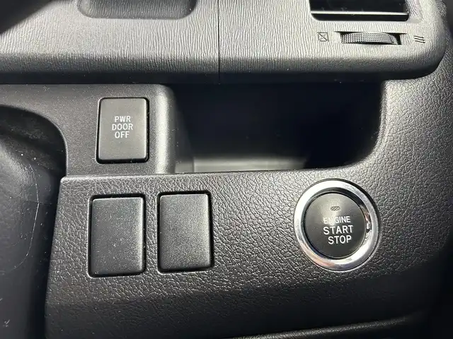 トヨタ ヴォクシー ZS 煌Ⅱ 愛知県 2011(平23)年 5.7万km ブラック 純正ディーラーオプション7インチHDDナビ/フルセグTV/バックカメラ/純正9インチ後席フリップダウンモニター/ビルトインETC/ステアリングスイッチ/オートエアコン/両側パワースライドドア/キャプテンシート/純正16インチアルミホイール/LEDヘッドライト/フロントフォグランプ/電動格納ウィンカーミラー/ドアバイザー/スマートキー