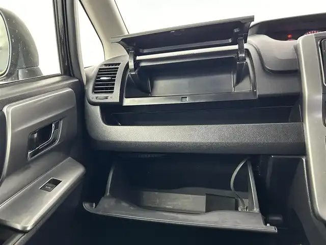 トヨタ ヴォクシー ZS 煌Ⅱ 愛知県 2011(平23)年 5.7万km ブラック 純正ディーラーオプション7インチHDDナビ/フルセグTV/バックカメラ/純正9インチ後席フリップダウンモニター/ビルトインETC/ステアリングスイッチ/オートエアコン/両側パワースライドドア/キャプテンシート/純正16インチアルミホイール/LEDヘッドライト/フロントフォグランプ/電動格納ウィンカーミラー/ドアバイザー/スマートキー