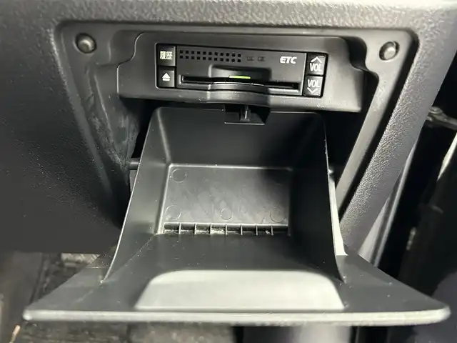 トヨタ ヴォクシー ZS 煌Ⅱ 愛知県 2011(平23)年 5.7万km ブラック 純正ディーラーオプション7インチHDDナビ/フルセグTV/バックカメラ/純正9インチ後席フリップダウンモニター/ビルトインETC/ステアリングスイッチ/オートエアコン/両側パワースライドドア/キャプテンシート/純正16インチアルミホイール/LEDヘッドライト/フロントフォグランプ/電動格納ウィンカーミラー/ドアバイザー/スマートキー