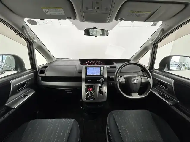 トヨタ ヴォクシー ZS 煌Ⅱ 愛知県 2011(平23)年 5.7万km ブラック 純正ディーラーオプション7インチHDDナビ/フルセグTV/バックカメラ/純正9インチ後席フリップダウンモニター/ビルトインETC/ステアリングスイッチ/オートエアコン/両側パワースライドドア/キャプテンシート/純正16インチアルミホイール/LEDヘッドライト/フロントフォグランプ/電動格納ウィンカーミラー/ドアバイザー/スマートキー