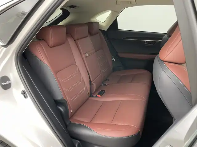 レクサス ＮＸ 300h バージョンL 岡山県 2017(平29)年 5.4万km ソニッククォーツ 純正ナビ/【ナビ/フルセグ/Bluetooth/DVD/AUX】	/バックカメラ(サイド付)/追従型クルーズコントロール	/オートハイビーム	/LEDヘッドライト（AUTO機能付き）	/ビルトインETC２．０	/パワーバックドア/前席シートヒーター/ステアリングヒーター/前席エアシート/オートブレーキホールド	/前席パワーシート	/衝突軽減ブレーキシステム	/車線逸脱防止システム	/横滑り防止装置	/踏み間違い防止装置/社外ドライブレコーダー（全方位）	/純正18インチアルミ	/コーナーセンサー（前後）	/100V電源/社外フロアマット	/ステアリングスイッチ/チルトステアリング/シートリフター/ウィンカーミラー	/ISOFIX	/パドルシフト/プッシュスタート