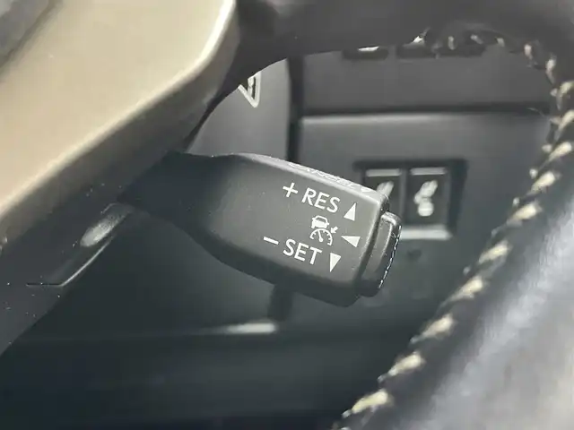 レクサス ＮＸ 300h バージョンL 岡山県 2017(平29)年 5.4万km ソニッククォーツ 純正ナビ/【ナビ/フルセグ/Bluetooth/DVD/AUX】	/バックカメラ(サイド付)/追従型クルーズコントロール	/オートハイビーム	/LEDヘッドライト（AUTO機能付き）	/ビルトインETC２．０	/パワーバックドア/前席シートヒーター/ステアリングヒーター/前席エアシート/オートブレーキホールド	/前席パワーシート	/衝突軽減ブレーキシステム	/車線逸脱防止システム	/横滑り防止装置	/踏み間違い防止装置/社外ドライブレコーダー（全方位）	/純正18インチアルミ	/コーナーセンサー（前後）	/100V電源/社外フロアマット	/ステアリングスイッチ/チルトステアリング/シートリフター/ウィンカーミラー	/ISOFIX	/パドルシフト/プッシュスタート